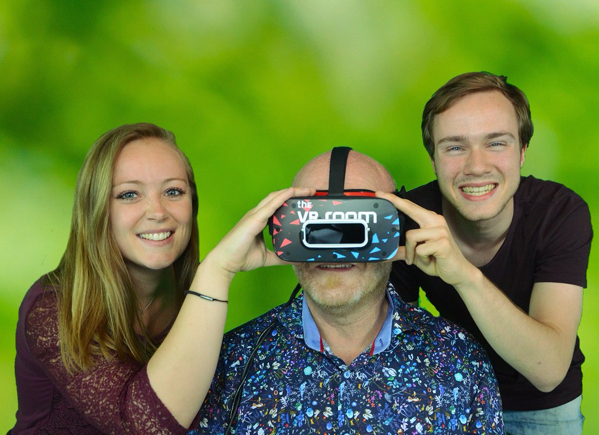 O jee! #Vaderdag staat om de hoek! Zoek niet verder want wij hebben het leukste #cadeau voor je pa! 🧓

Speciale Vaderdag-Actie: Boek vóór 24 juni onze Vaderdag VR Room (max. 4 personen) en krijg kosteloos een Raceseat en een extra headset erbij! 😎

VR You Ready to Play? 👉