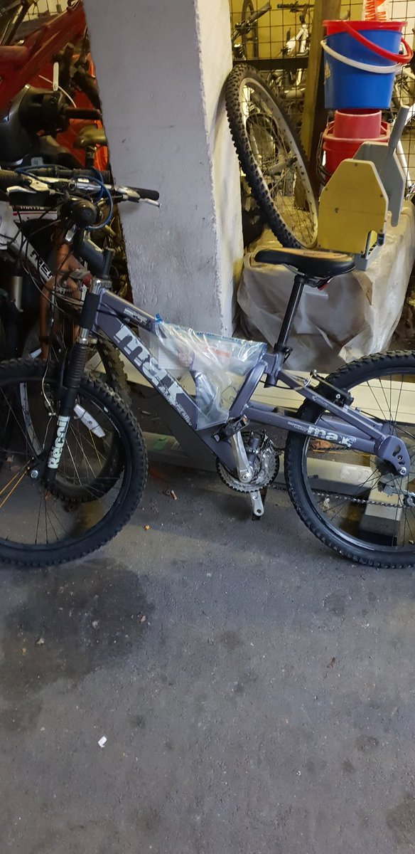 MPSCldharbourRG's tweet photo. If any person has lost or had this Raleigh bike stolen please contact police on 101 quoting crime report 3611744/18/ a person has been arrested in connection with this matter thanks #stolenbike #coldharbourneweltham #police #greenwich  #mottingham #bikeregister https://t.co/lEgvYPjFIY