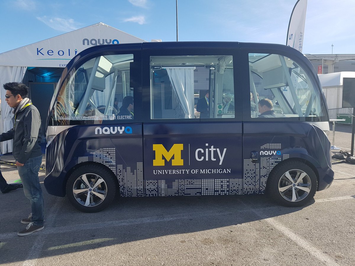 TheDarkPixel's tweet image. .@NAVYA_Group et sa navette autonome déjà en service à Las Vegas et en test à @nantesfr va rentrer en Bourse pour augmenter ses ventes et de développer à l'international. J'avais découvert ce petit bijou de technologie au #CES2017 buff.ly/2LqKYPS