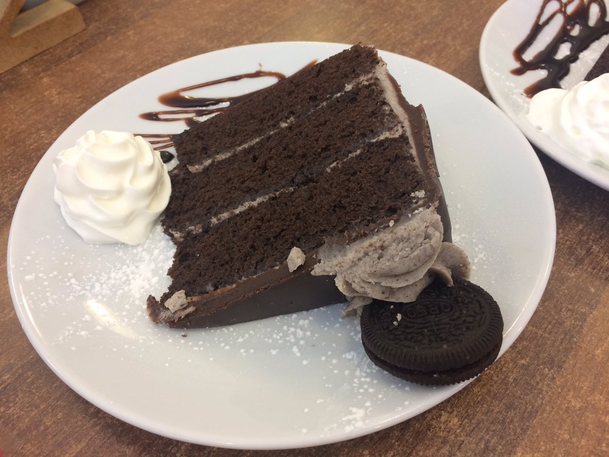 Kimburford74's tweet photo. Love the fact that calories don't exist at the weekend 🙄...running later honest 😄!#balance #cakefans #weekendtreats #runninglater #funtimes https://t.co/sRP3e9gOOZ