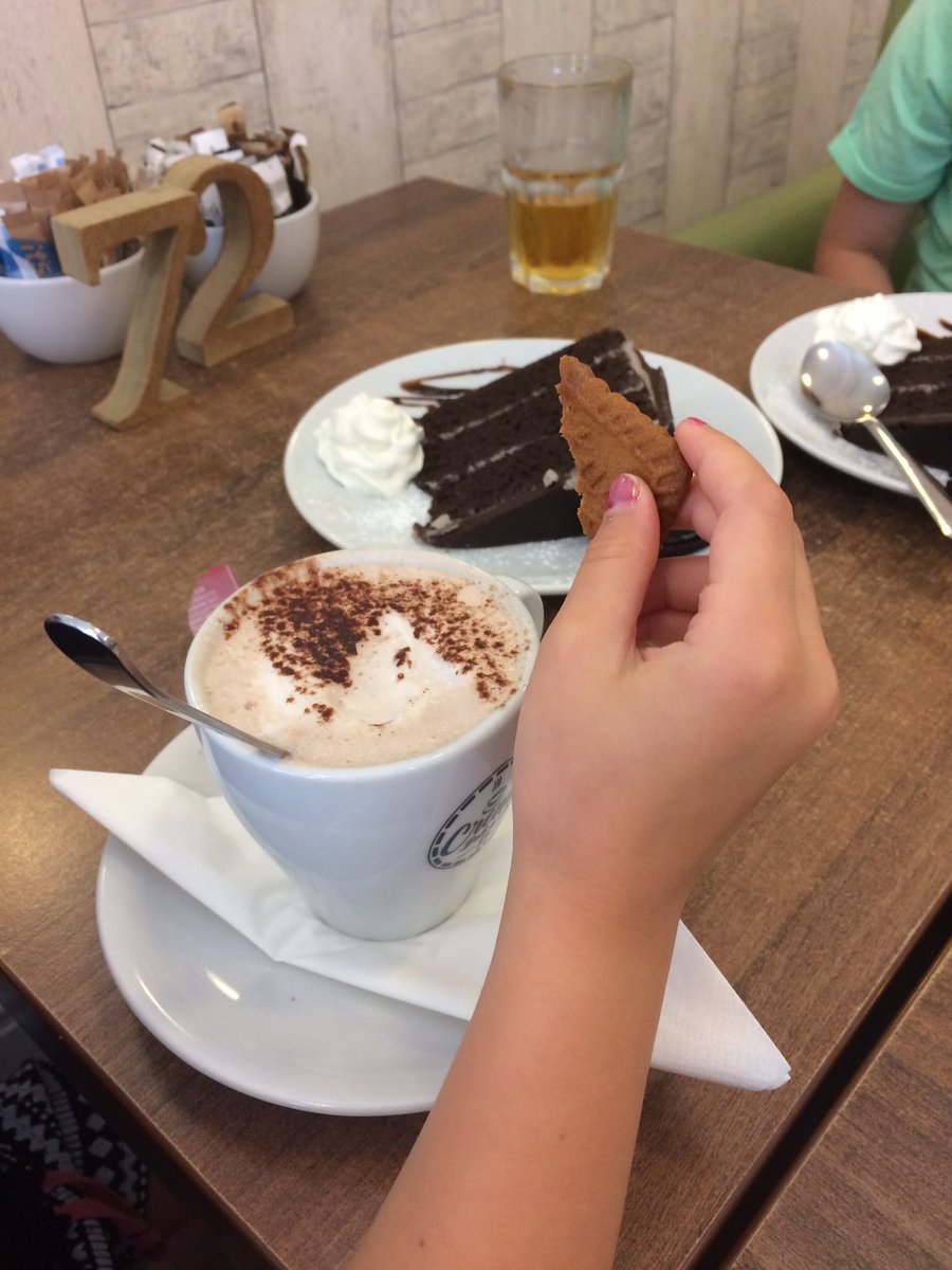 Kimburford74's tweet photo. Love the fact that calories don't exist at the weekend 🙄...running later honest 😄!#balance #cakefans #weekendtreats #runninglater #funtimes https://t.co/sRP3e9gOOZ