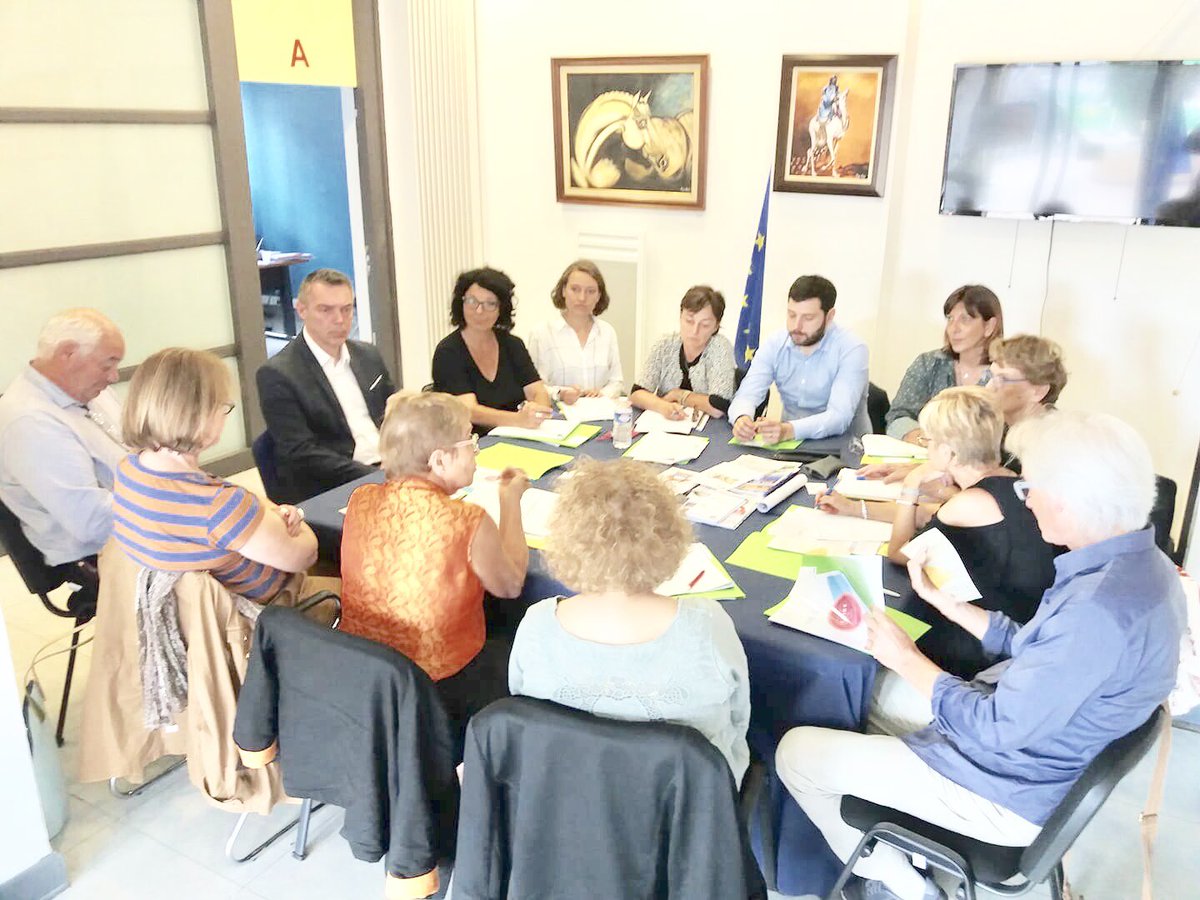 Hier à la permanence nous avons créé l’association CAIRE 84 pour aider les chefs d’entreprise et les indépendants atteints du cancer. 
Une seule association existait à ce jour en France dans le 13.
caire13.org