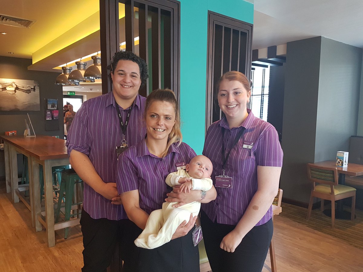 A lovely morning meeting the beautiful Charlton. #SoCute <a href="/SDEBDD/">simon ewins</a> @Valerie_PI3R <a href="/jmb0606/">John Mark Brennan</a> <a href="/Szymon5K/">Szymon Kozdron</a>