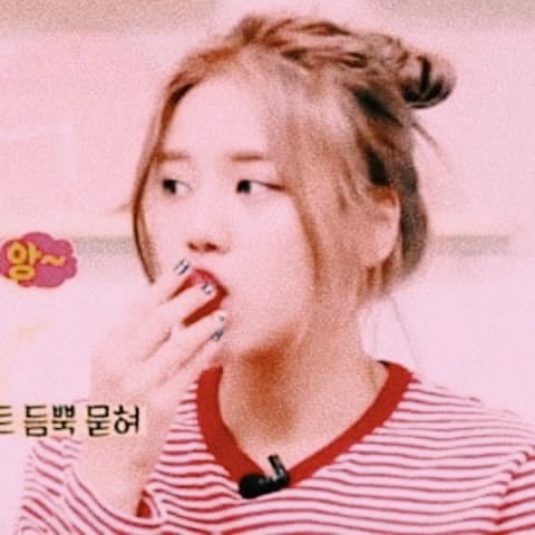 ar_shit95's tweet photo. { Yeri icon + Header }

Ps : like/retweet before use or save. Edited by myself.
#kimyerim #yerim #yeri #RedVelvet #yeriaesthetic #yeriicon #yeriheader #yerilq #pink #icon #aesthetic #lq #yeripack #pack https://t.co/RkC3QSu1OG