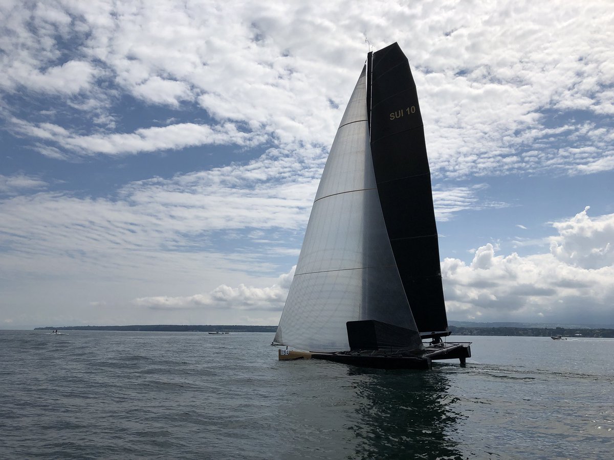 sailsofchange's tweet image. #BOM18 - 11:30am - Ladycat is leading the race with a short advance. #GoLadycat