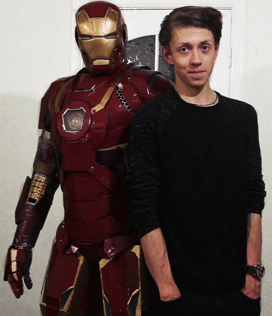 _Red_Maks_'s tweet photo. @RobertDowneyJr Dear Robert  I need your help!  I'm your big fan and creating real "toys" of Tony. But people... -they don't believe in me ...
It'll be an honor for me have talk directly and get your feedback on my works... please... https://t.co/jHn1YxBHPI