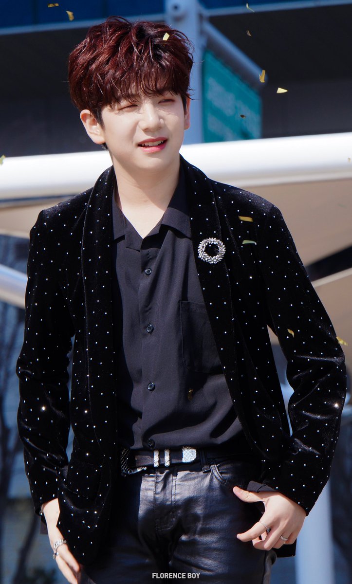 FlorenceBoy_WJ's tweet photo. 180303 음중 미팬 🖤

#더이스트라이트 #이우진 #우진 https://t.co/7DU3Qaa0h9