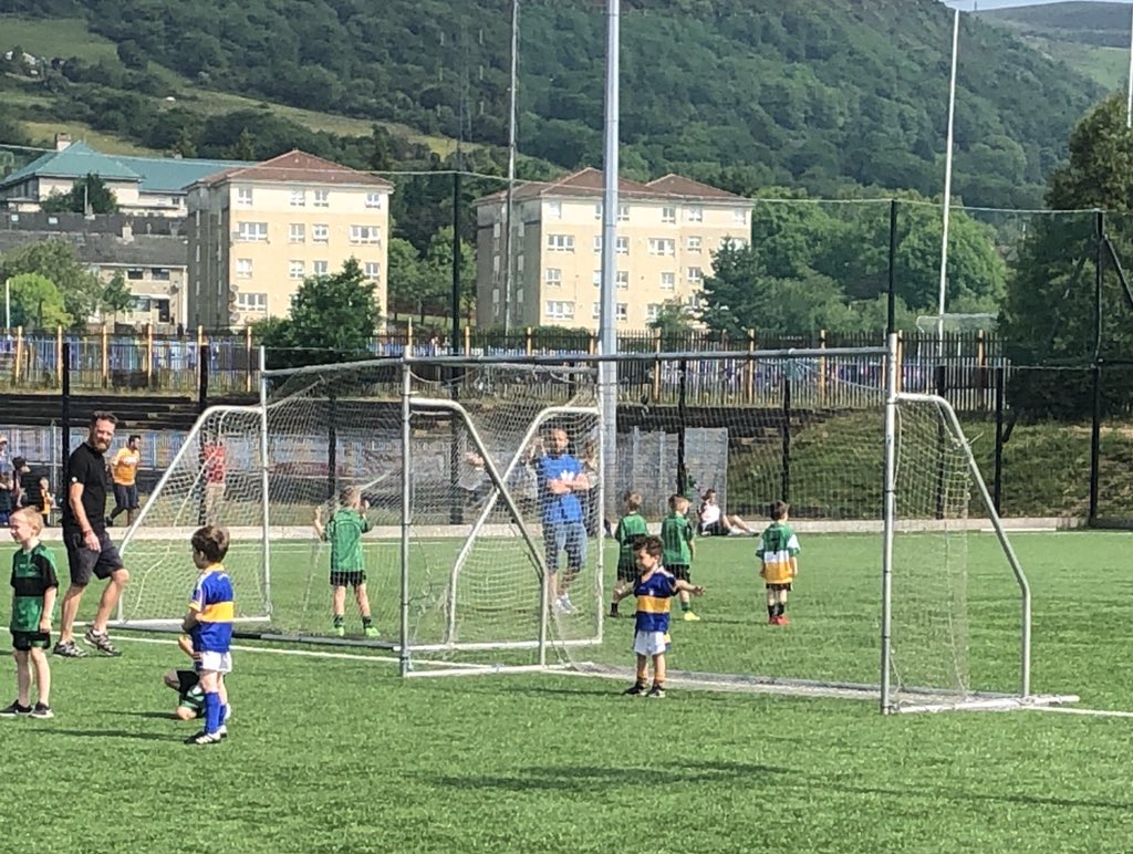 KLogan1977's tweet photo. An imposing figure between the sticks #MakeYourselfBig @RossaGACBelfast https://t.co/4uYusNFTFg