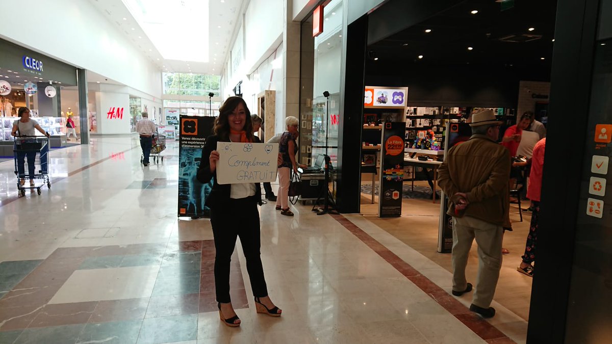 Des équipes qui ont une sacrée pêche pour une Prise En CHarge Exemplaire de nos clients avec ouvertures des nouvelles #BoutiqueOrange hier #Royan and DDay #Trelissac <a href="/OrangeNvAquit/">Orange Nouvelle Aquitaine</a> #Émotions garanties 😍😃😉🤗🙃 <a href="/vincebouyer/">Vincent Bouyer</a> <a href="/delmas_nathalie/">nathalie delmas</a> <a href="/olivierdefosse/">Olivier Defosse</a> <a href="/ArduinEric/">Eric Arduin</a> <a href="/Foulito/">J 〽️</a>