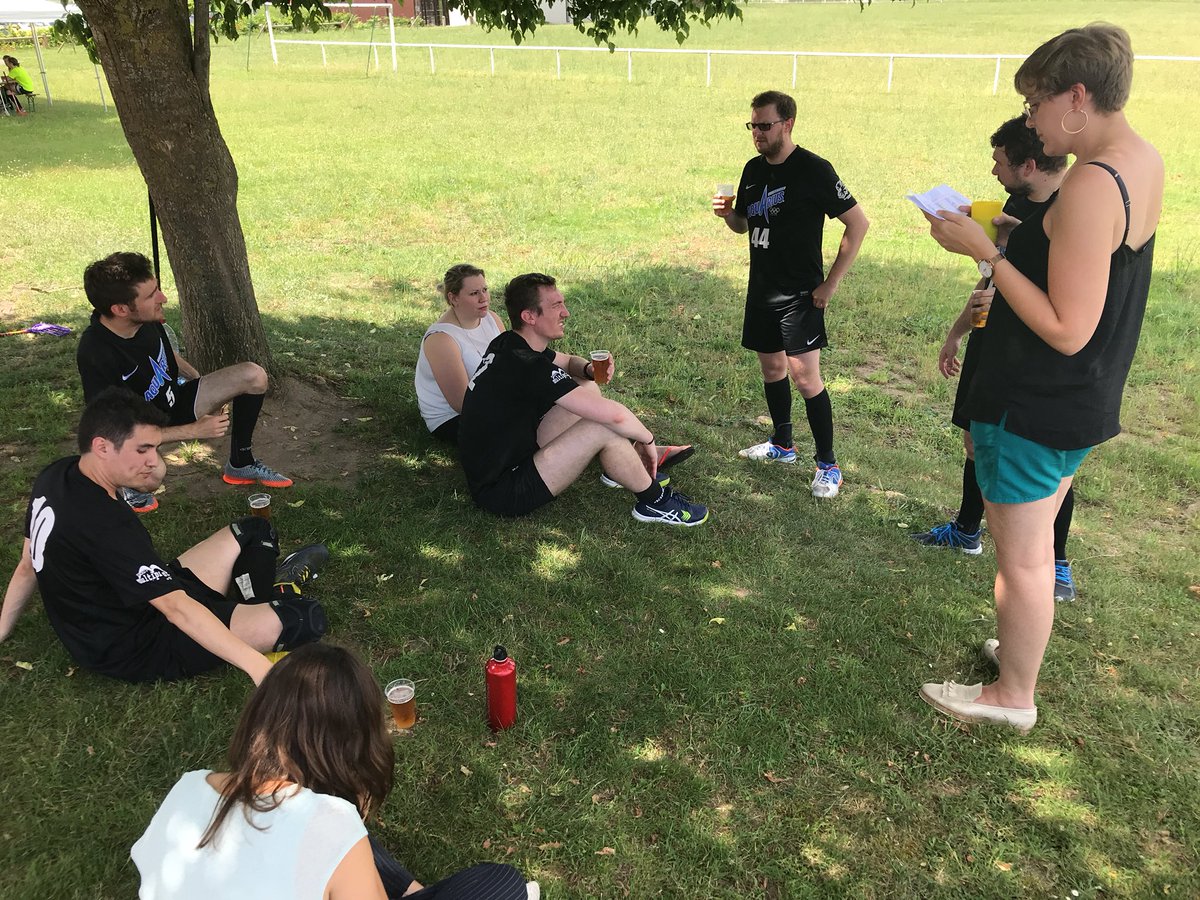 Boule01's tweet photo. Première victoire des HAWKS après 3 match ! Ça fait du bien au moral ! #montbazon2018 @Blackhawks_Mons https://t.co/eCuhuDTece