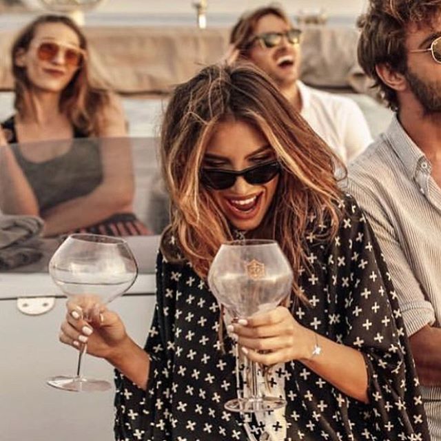 BorboletaCo's tweet photo. Summer mood with Borboleta® 🦋💙 @copacabanadubrovnik @cokabroz @v.l.a.h.o @tijanakrsticatelier  #borboleta_official #borboleta_joaillerie https://t.co/KQE0fyvFqd https://t.co/cunH71XkYC