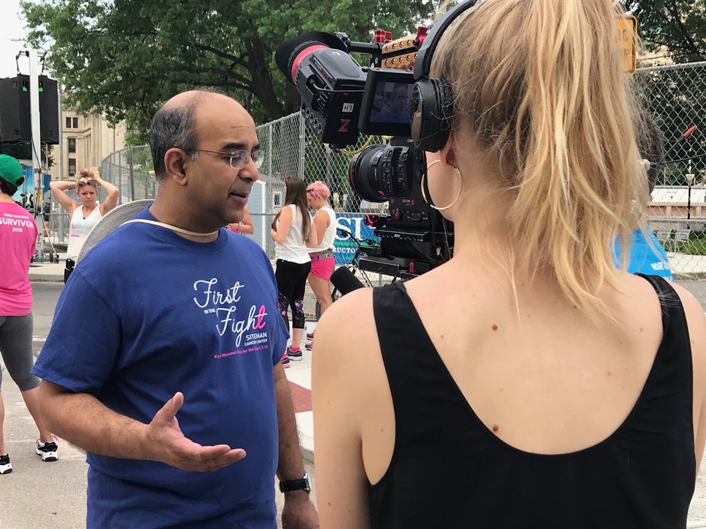 SitemanCenter's tweet image. Dr. Ron Bose, a @WUSTLmed researcher at Siteman, recognizes the dedication of #KomenSTLrace participants over the past 20 years.