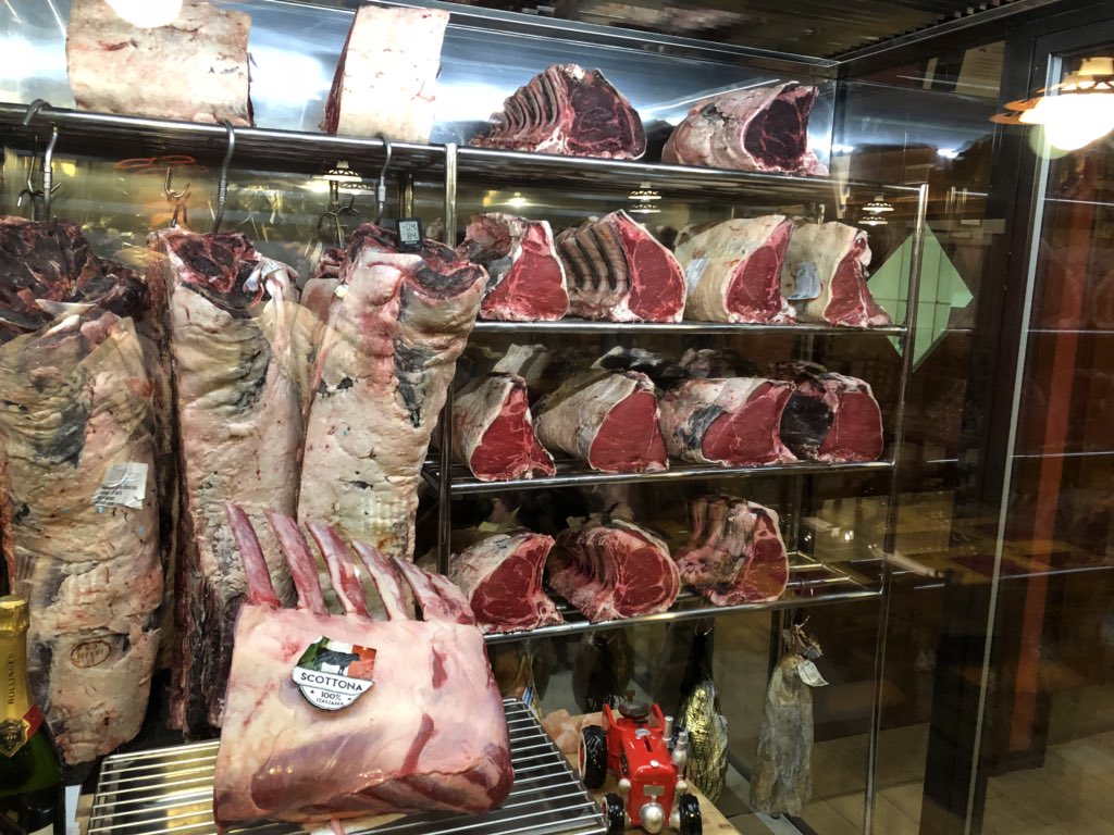 trattoriafalcon's tweet photo. Hai caldo,fame,voglia di Trattoria,di DEHOR,di Fresco,voglia di #Chianina #Romagnola #Marchigiana #Podolica #Maremmana #TartarediChianina #CarpacciodiPodolica #BisteccaFiorentina #ciccia #Taglieri #affettati #formaggi #Dolci #vinoalbicchiere #Bollicine #Distillati
#VIASPETTIAMOO https://t.co/pejuIen2q7