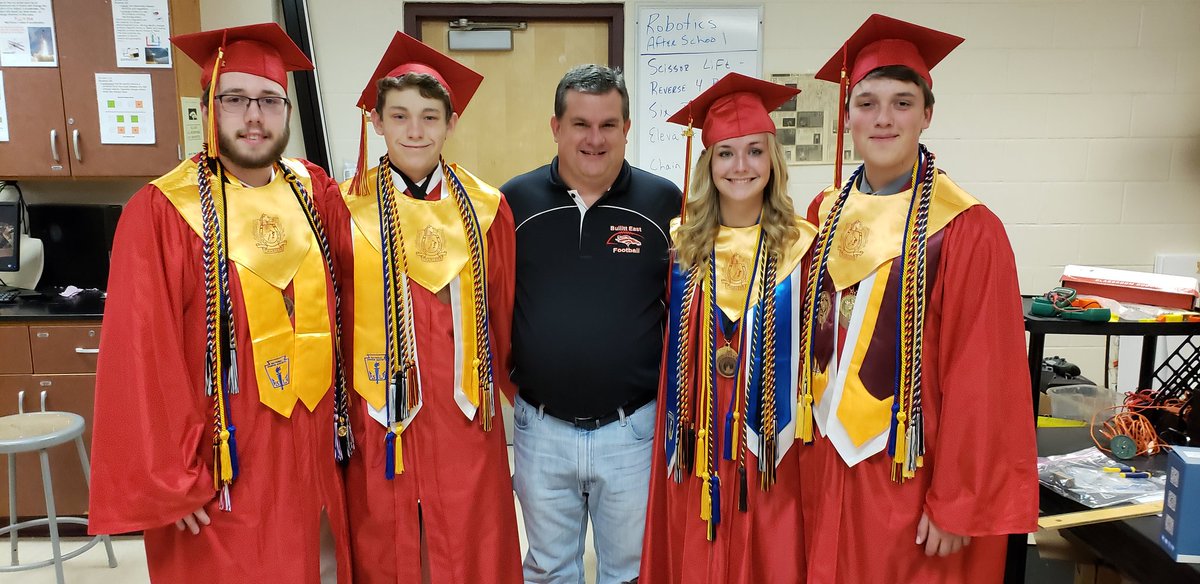 BEAST_ENGINEER's tweet photo. Hey, just realized I am graduating with these guys. It only took them 4 years though, it was 23 for me. We are all moving on to do great things.
When did Chris get taller than me? #BEOneHS @BElivewire @BEChargerNation @ https://t.co/87GwpOha4X