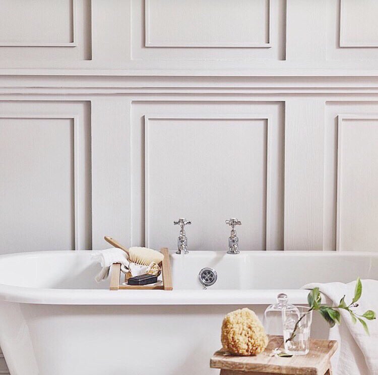 You’ve made it through the week, now it’s time to treat yourself! 🎉 Unwind and relax 🍃Hydrotherapy can make your Saturday truly rejuvenating 🛁

pc: crabtreeandevelyn #saturday #weekend #bathgoals #relaxation #hydrotherapy