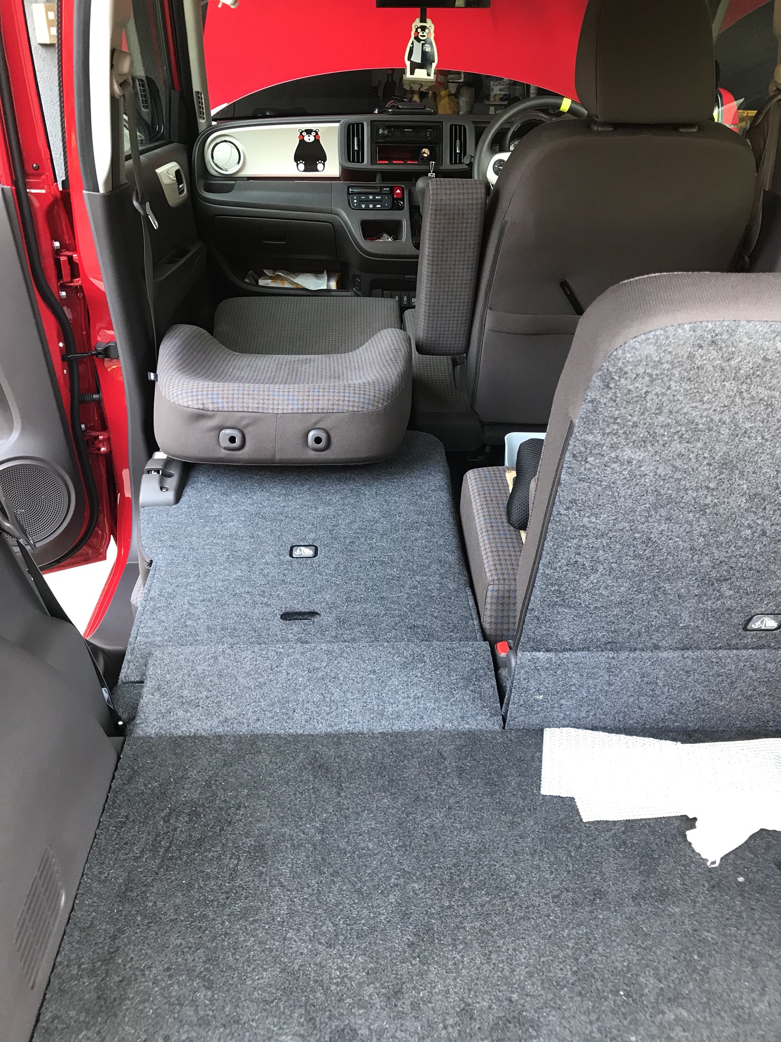 たっキー N Oneでの車中泊を考える このシートアレンジで 後部ラゲージと背もたれの段差をフラットにしたら190cmのフラットな空間を作れる 足を延ばして余裕で寝られる感じ スノコか何かで後部の床面をかさ上げ出来るように考えよかな W