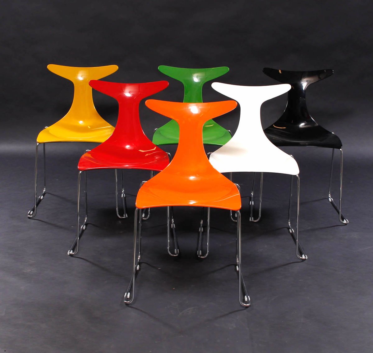 A little pop of color designed by Gino Carollo... set of six Delfy Lux chairs made by Kreaty of Italy.

 #midcentury #midcenturymodernfurniture #midcenturymodernism #midcenturymodern #midcenturydesign #design #vintage #vintagearmchairs #furniture #italianmodern #mcm #midmod