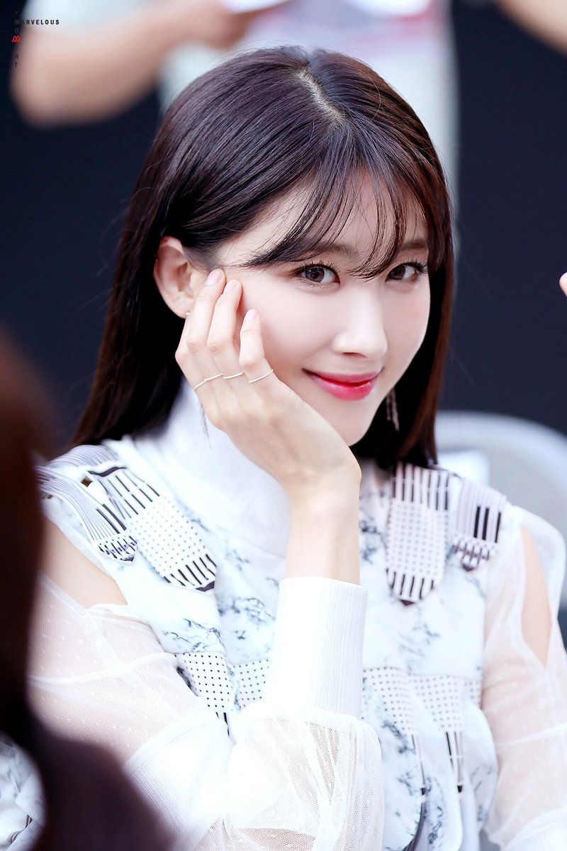 mvmtkr's tweet photo. 180530 앙드레김 추모 패션쇼 
#문현아 #현아(@moongom119) 직찍 

https://t.co/xiaZoNvE70 https://t.co/AHPVxpXbNX