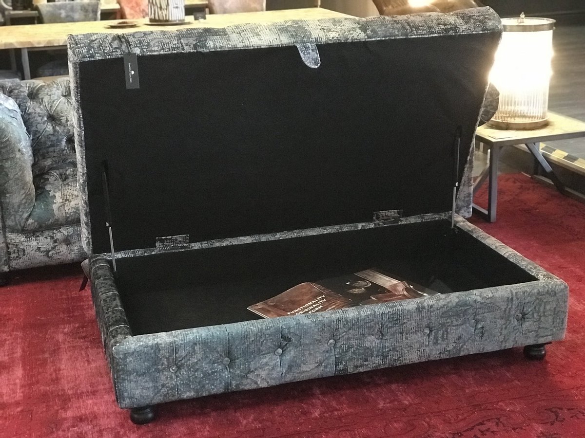 StocktonsMcr's tweet photo. #TimothyOulton Westminster Button Sofa updates it’s classic chesterfield roots with a more glamorous persona in faded and degraded velvets
#Stocktons https://t.co/PiyEDm5FEI