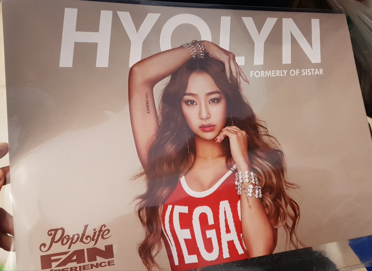 whatsageek's tweet photo. The free giveaway for the #Hyolyn #SoundArena concert tonight at #TOYCON2018!
#TOYCONPOPLIFEFANX
#ITSAWHOLENEWPLAYGROUND https://t.co/vl4LomoaMm