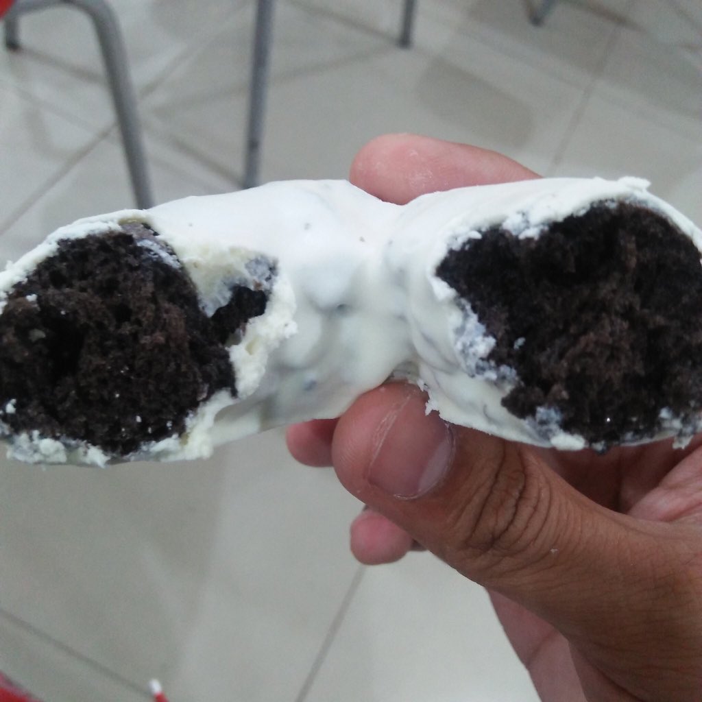 ayawogpada's tweet photo. Surprise to all white chocolate lovers 😉 https://t.co/J83eJ7RXDv
