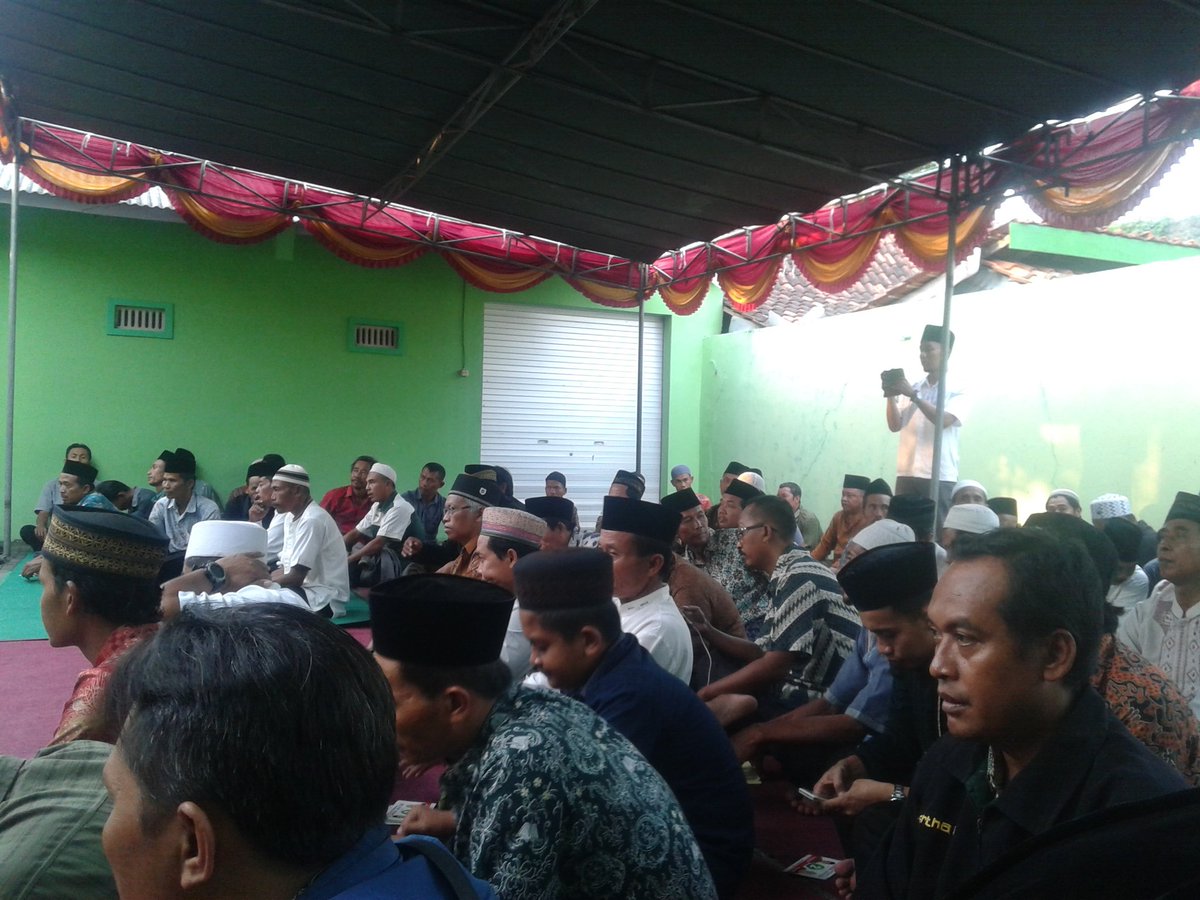 Mbamboet4's tweet photo. Konsolidasi &amp; silaturahim Dprt pkb se-kab.blora dengan Dpc pkb kab.blora untuk memenangkan calon no2 dengan melantukan Do'a bersama .semoga di beri kemenangan oleh allah swt.@Pkb_Blora @yusuf_ch @AbdulhakimPKB @AriefRohman838 @UntukIda @DirmanIdaJateng @Mbamboet4 @caksinsaja https://t.co/o9ButNQMeR