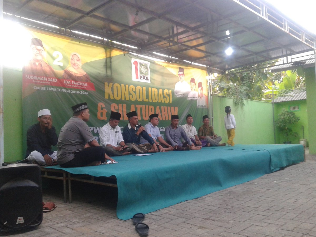Mbamboet4's tweet photo. Konsolidasi &amp; silaturahim Dprt pkb se-kab.blora dengan Dpc pkb kab.blora untuk memenangkan calon no2 dengan melantukan Do'a bersama .semoga di beri kemenangan oleh allah swt.@Pkb_Blora @yusuf_ch @AbdulhakimPKB @AriefRohman838 @UntukIda @DirmanIdaJateng @Mbamboet4 @caksinsaja https://t.co/o9ButNQMeR