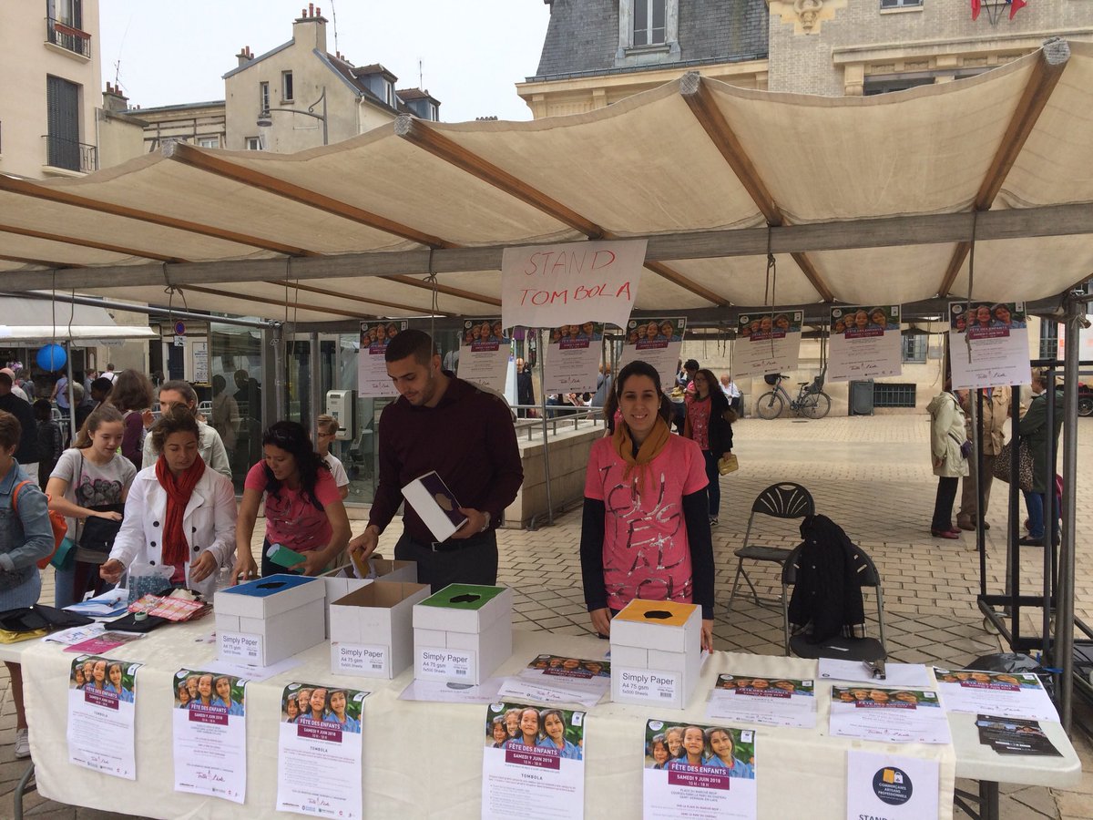 Bekhti14's tweet photo. Les agences #bnpparibas de saint germain en Laye partenaire de l association des commerçants pour soutenir l association #toutes a l école# Ambiance conviviale et merci aux habitants de saint Germain en Laye pour leur passage ce matin👍👍 https://t.co/ghwGywxBUO