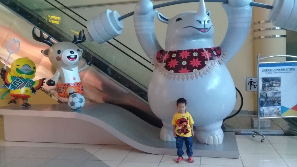 Hesty_Ha's tweet photo. #MudikBarengAsianGames2018 Foto dulu sama Maskotnya
@kemenkominfo @djikp  @LitaNindah  @adinadin_dina  @doniaguskh https://t.co/MPWPWWSJpA