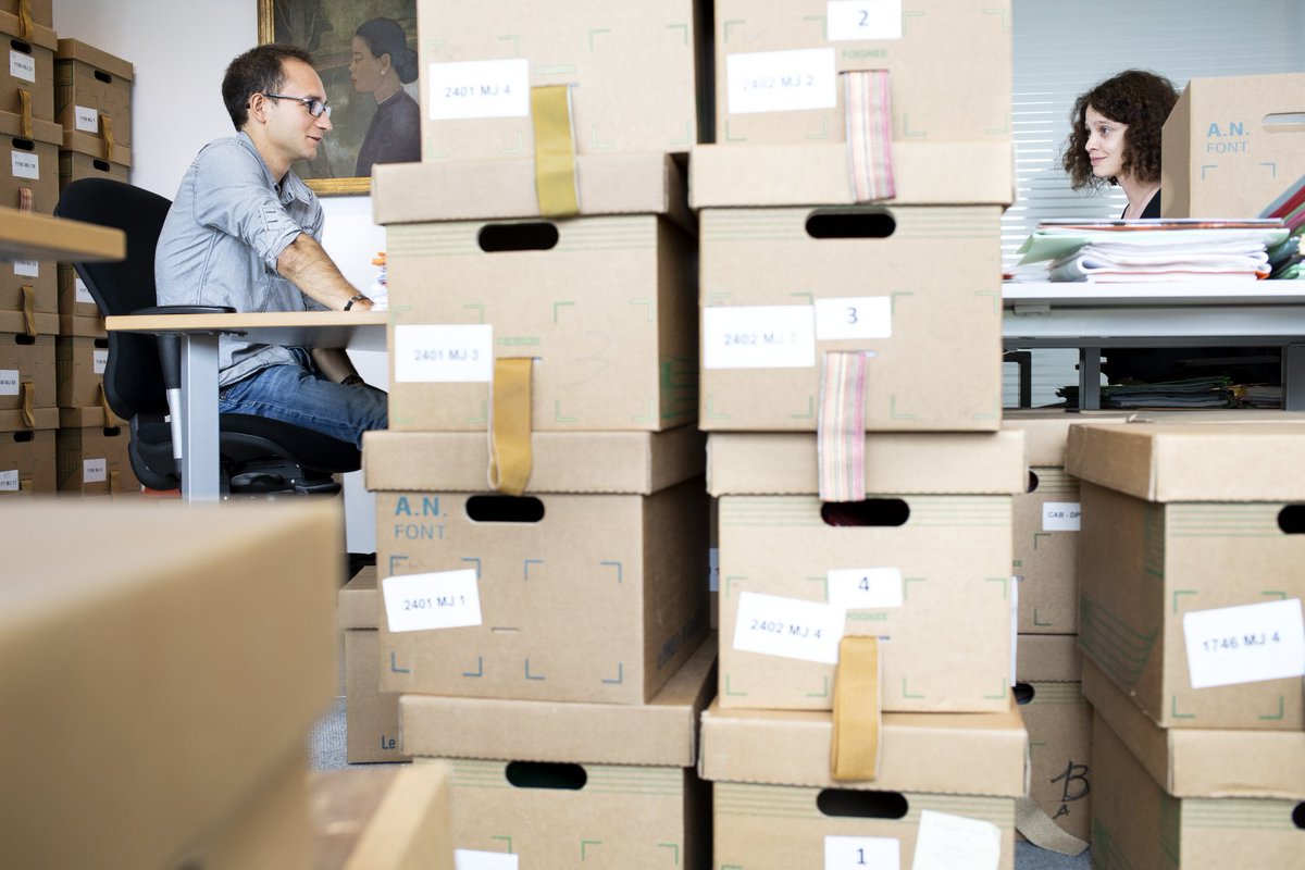 justice_gouv's tweet photo. 📸 Aujourd'hui, c'est la #JournéeInternationaleDesArchives. A l’administration centrale, c’est le Département des archives, de la documentation et du patrimoine (DADP) qui est en première ligne pour assurer la gestion et la valorisation des archives. https://t.co/MVnrUxH2t9
