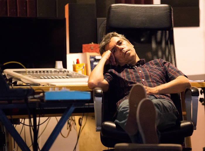 DimensioNPOP's tweet photo. Iván Ferreiro prepara un disco de versiones de sus paisanos Golpes Bajos 🎶🎶🎶 #SamoaSOUND https://t.co/qxvLFvn5U8 https://t.co/w846v7Vcto
