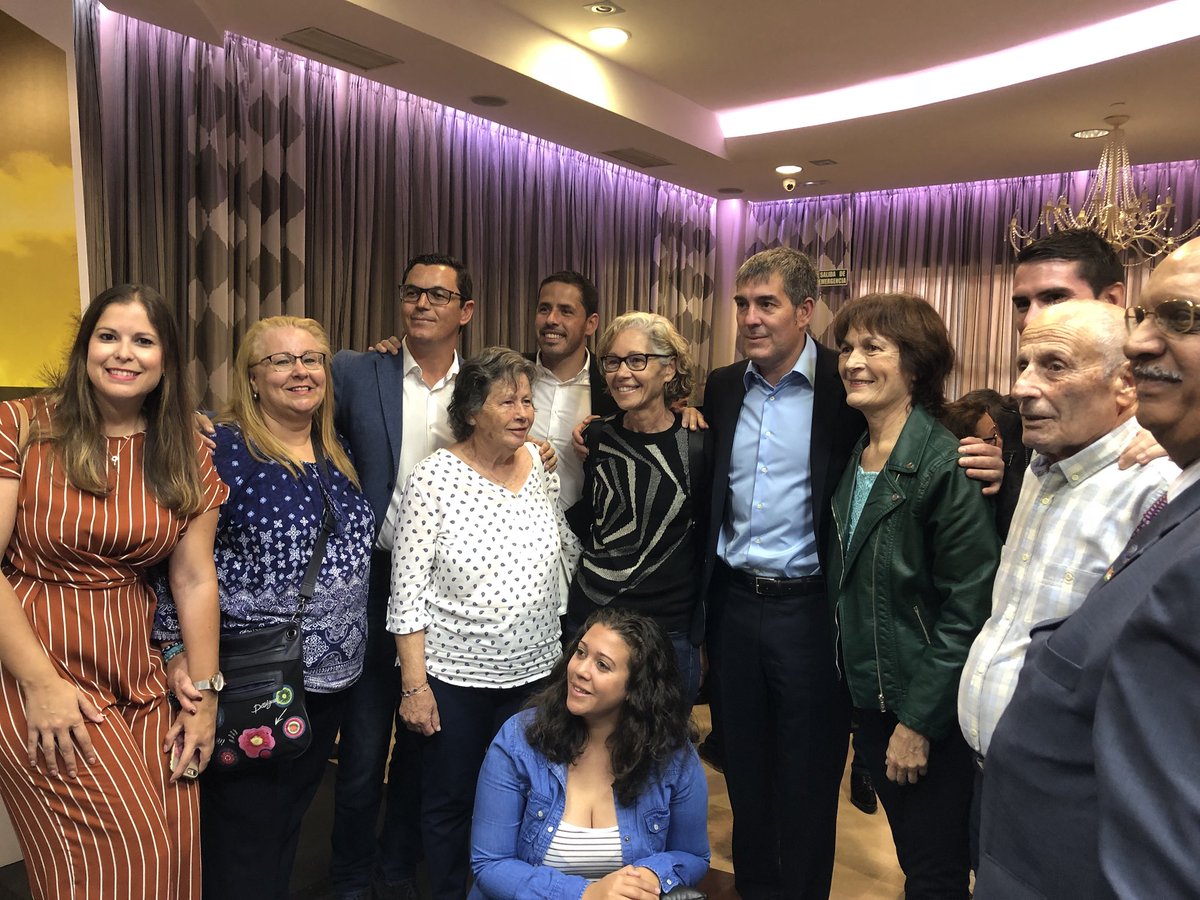 santanarita's tweet photo. Parte del grupo de #CCtelde en la presentación de la #CoalicionporGranCanaria apoyando a @PabloRodriguezV #CCseMueve @Coalicion_GC @hectorjsuarez @EquipoClavijo https://t.co/nY2VO3S6PP