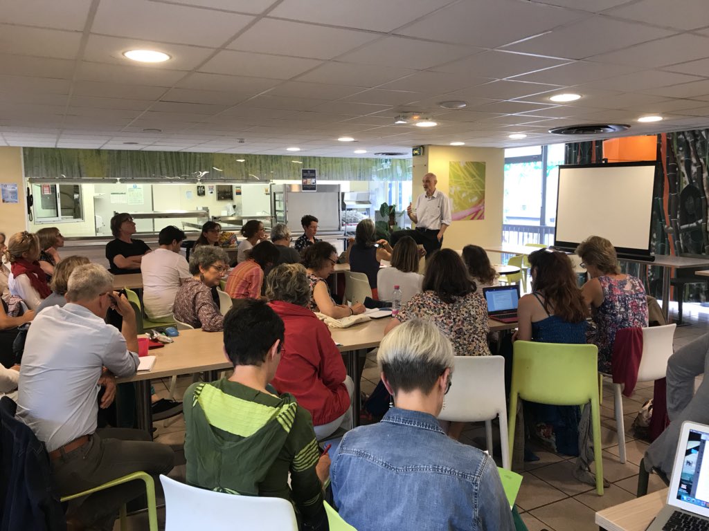 FNAMaitrE's tweet photo. Serge Tisseron nous forme aux balises « 3 6 9 12, apprivoisons les écrans »
pour une réponse mesurée et réfléchie aux problématiques actuelles liées aux écrans. 
#formationFNAME
#écran #éducation https://t.co/996KnbAQjZ