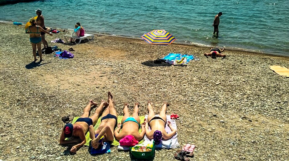 RuAzur's tweet photo. Всем доброго и солнечного утра с курорта #Геленджик, #ЧерноеМоре!
Температура "за бортом" + 28 градуса тепла, морская вода + 22. #ГеленджикуУлыбаетсяСолнце
Подбор жилья в Геленджике: https://t.co/pVBfH84KAf https://t.co/F7TX5SfGfe
