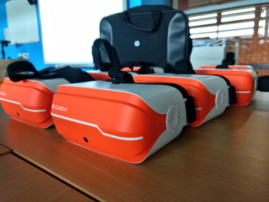 Activ8Thinking's tweet photo. Huge thanks to @trysomeicytea for introducing our NW Computing teachers to VR - creating their own Google Expeditions! https://t.co/wBXmEj5Eng