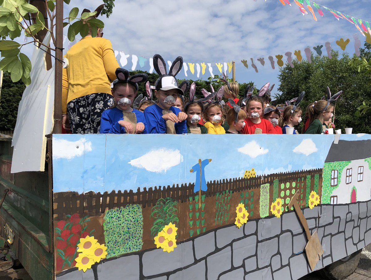 TiinaXander's tweet image. Girlguiding Avondale having a ‘hopping’ time on our Peter Rabbit Float @StrathavenGala #lovegala @GirlguidingScot @WLGirlguiding