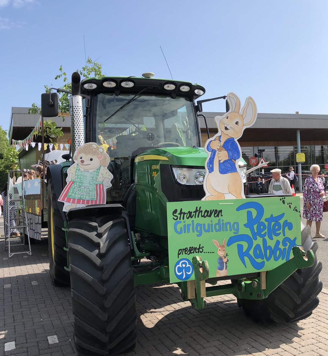 TiinaXander's tweet image. Girlguiding Avondale having a ‘hopping’ time on our Peter Rabbit Float @StrathavenGala #lovegala @GirlguidingScot @WLGirlguiding