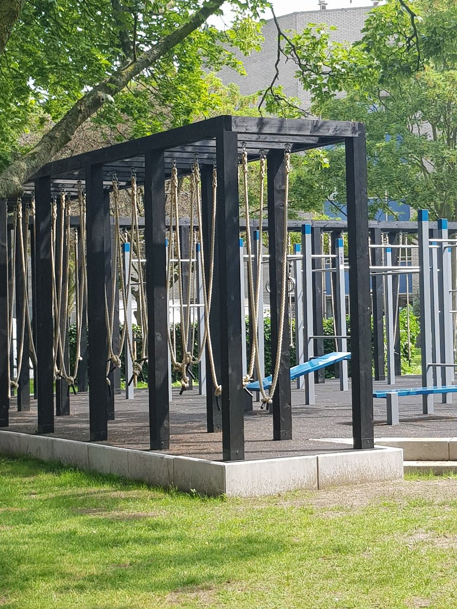 Harry__Oram's tweet image. This aesthetically pleasing park is right next to a naval base. #DesignInContext
#UXCampAMS18