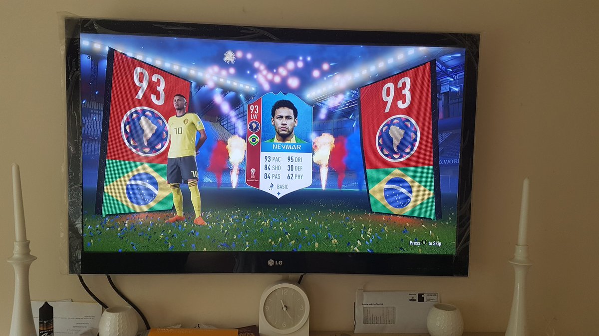 miller9T6's tweet photo. And Griezmann in the same pack . @aa9skillz @ImADuckQuackk @MattHDGamer https://t.co/LKFtqEogl2