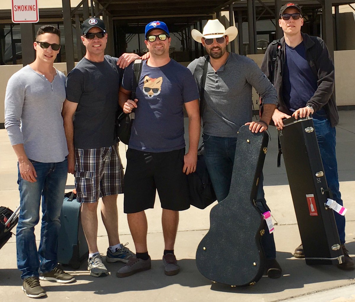 DamienMaze's tweet photo. Just landed in New Mexico, gonna Rock the Caverfest main Stage Saturday! Hope to see you there. #musicfestival #countrymusic #cavernfest https://t.co/9w8pSpc3RB