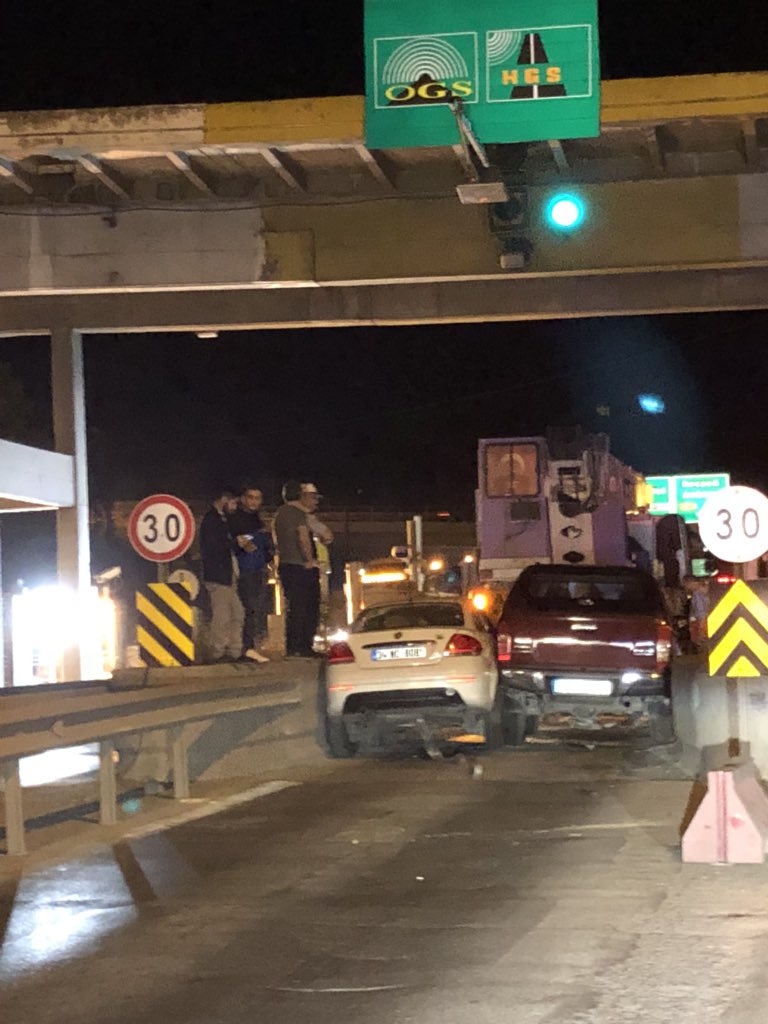 Bu fotografı bizzat ben çektim. Bu kaza değil, bu inat, bu ülkemizin resmi. Hep ben. Hep ben. Önce ben.