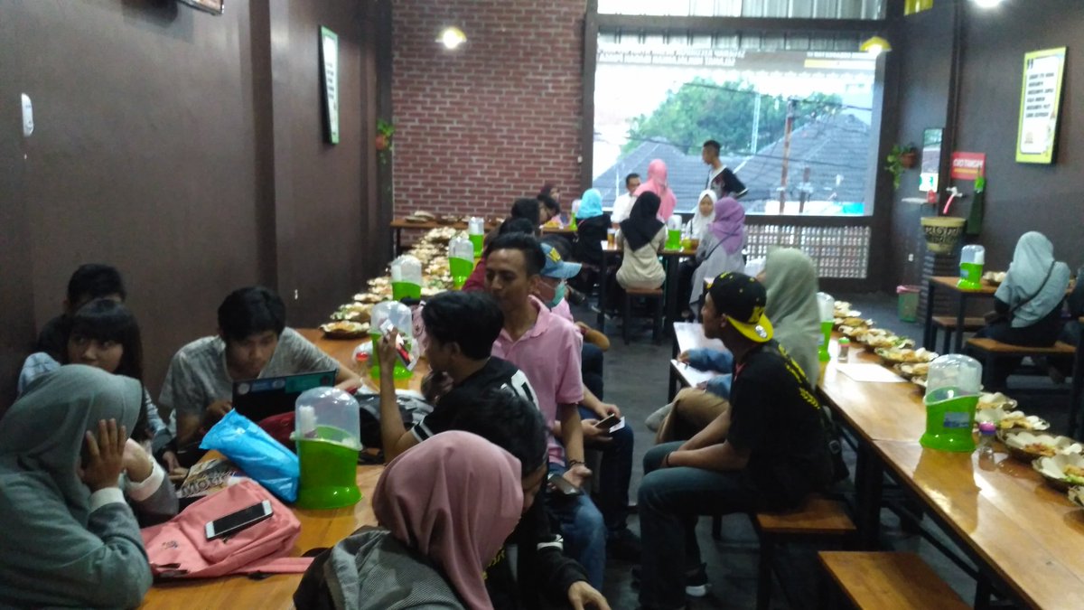 Suasana terkini bukber with @JKT48_BREAKDOWN 😉