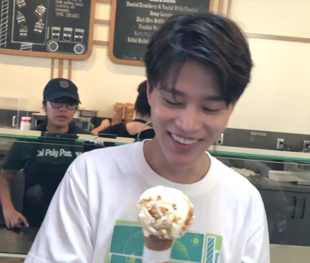 strony94's tweet photo. Taeil + Ice cream https://t.co/lxzJQBMtaj
