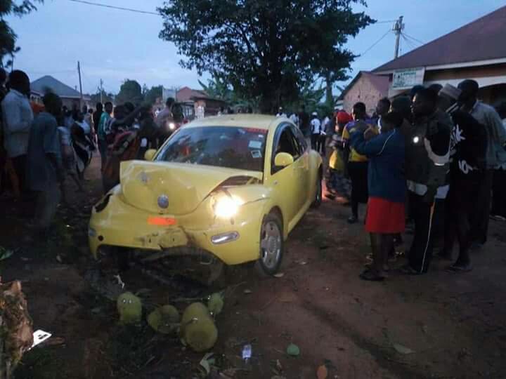 KAMPALA, UGANDA: Mbunge Ibrahim Abiringa ambaye ni miongoni mwa waliokuwa wakishinikiza mabadiliko ya Katiba, ameuawa kwa kupigwa risasi na #WatuWasiojulikana usiku wa kuamkia leo

> Rais Musevini aliagiza Jeshi la Polisi kuwasaka wauaji hao

Soma bit.ly/2HCxGOc
#JFLeo