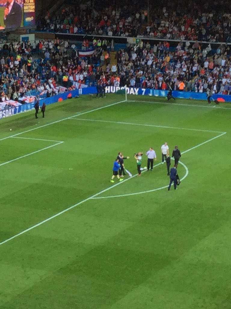 quannyGK1's tweet photo. Great evening on thurs at @LUFC #ENGvCRC magic moment being on that pitch being a leeds fan, also reppin @CamroseFc so looking forward to presentations tonight. Next season promotion! #UTC https://t.co/3iyo98MOOW