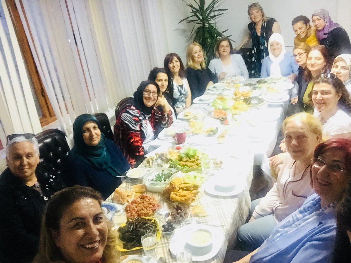 kadharder's tweet photo. Derneğimizde Üyelerimiz ve Misafirlerimiz ile İftar Yaptık. Birliğimiz Daim Olsun,Tutulan oruçlar Kabul Yapılan İbadetler Makbul Olsun...Emeği Geç.en ve Bizimle birlikte olan herkese Minettarız... @sultangunduz_ https://t.co/85HdXIZEoh