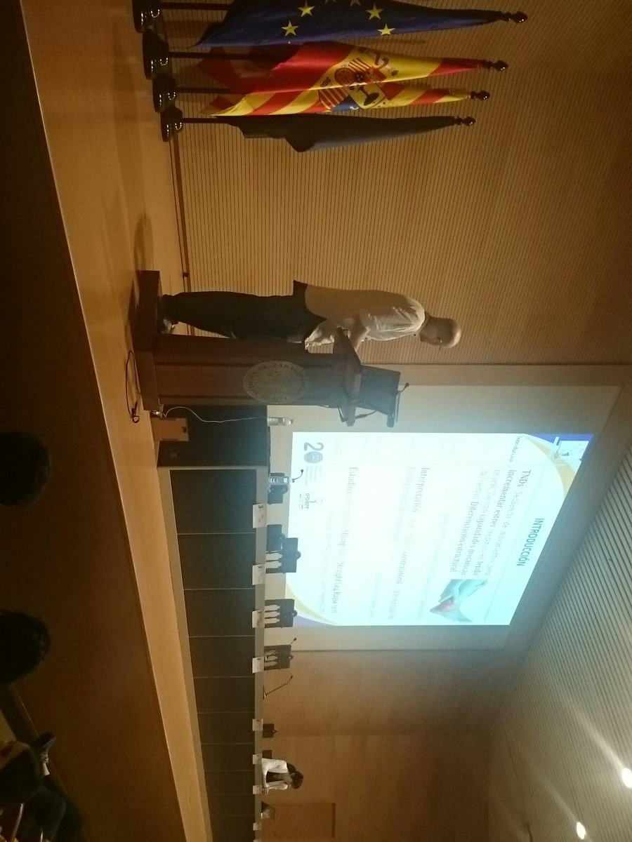 OMTSpain's tweet photo. Alberto Montaner explica las respuestas de los tests neurodinámicos de los nervios sural y tibial #IIICONGRESOOMT #20yearsofomt https://t.co/7qKueXS0ze