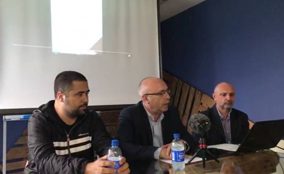 GALIZA| Ayer tuvo lugar en #Pontevedra el acto organizado por <a href="/mardelumes/">Mar de Lumes</a> en relación con la agresión imperialista en #Siria El profesor Pablo Sapag presentaba su libro "Siria en perspectiva" 

Os dejamos enlace para poder ver la charla👉 youtu.be/zfYYllnT-fo