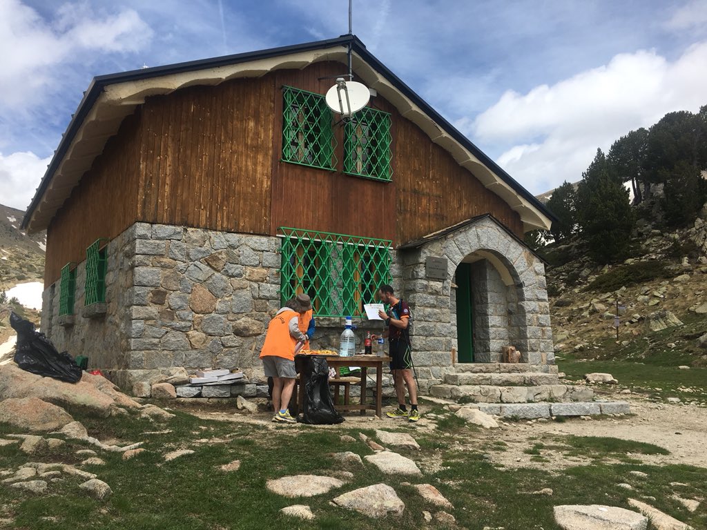 estanysdelapera's tweet photo. Ja comencen a arribar els primers participants a la marxa Cap de Rec que organitza el @clubmuntanyenc #estanysdelapera #refugiestanysdelapera #marxacapderec https://t.co/Ck5PL0f1dT