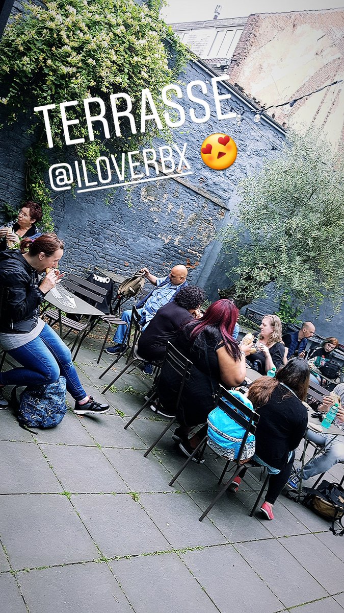 roubaix's tweet photo. Après le @MuseeLaPiscine, les @igerslille et @IGersLondon déjeunent chez @IloveRBX 🌭 #Roubaix https://t.co/WeepPqbirm